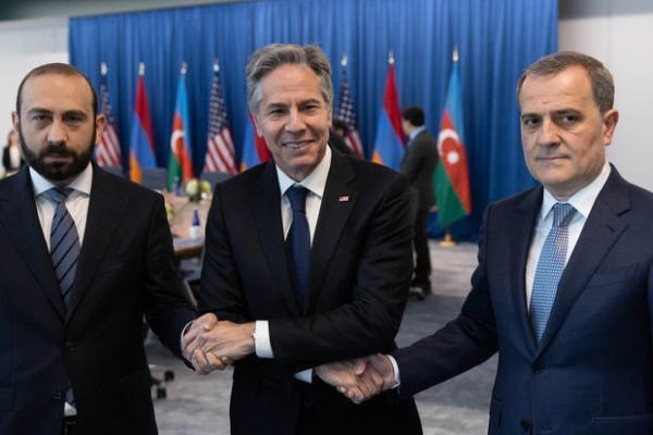 ABŞ və Rusiya: Sülh naminə döyüş vasitəsilə Ermənistan uğrunda mübarizə 